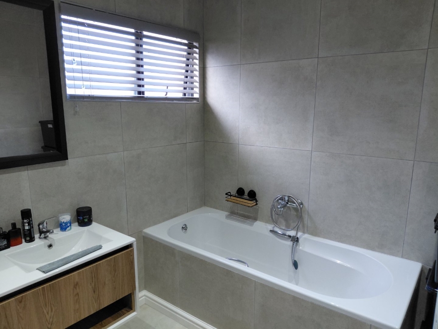 2 Bedroom Property for Sale in Bergsig Western Cape